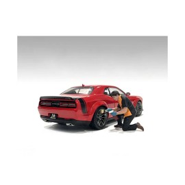 DCD Copy of "Detail Masters" Figure 1 (Wheel Cleaning) for 1/18 Scale Models by American Diorama