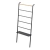 YAMAZAKI home Tower Leaning Ladder With Shelf Black