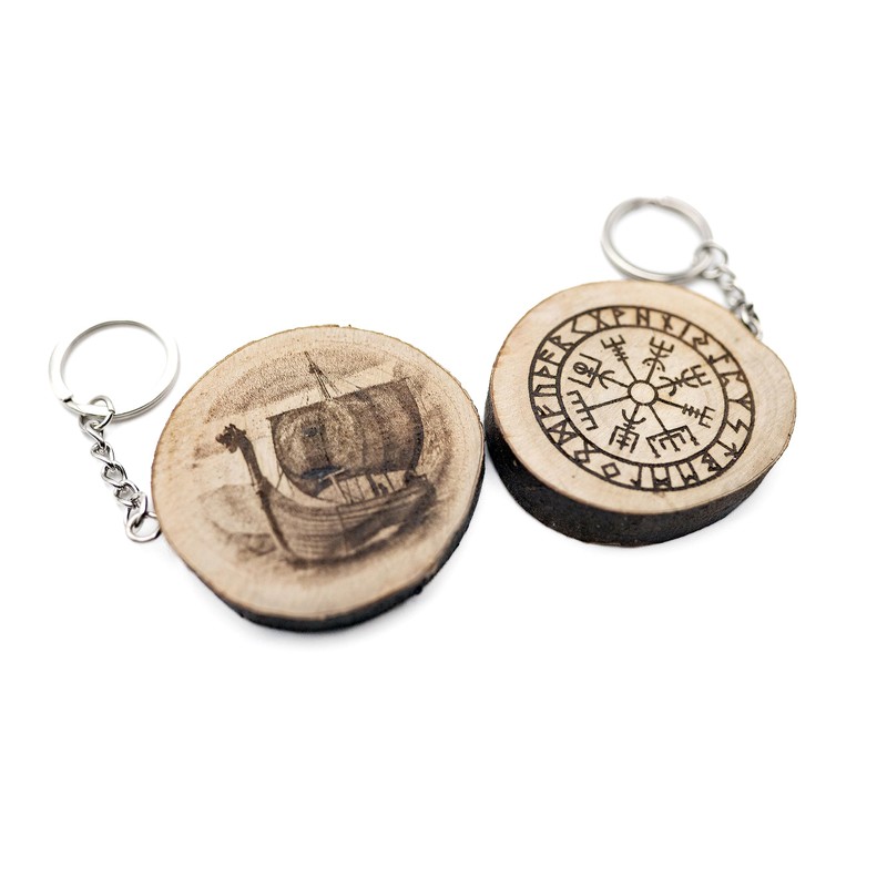 Generico Natural Wood Vegvisir Drakkar Scandinavian Talisman Rune Compass Keyring