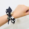 Checkerboard check pearl scrunchie / 바둑판 체크 진주 스크런치