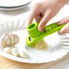 1 Piece of Garlic Grinder, 1 Piece of Garlic-Shaped Garlic