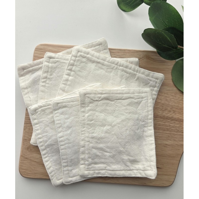 10 sheets of 3-ply non-fluorescent cotton pads - M size