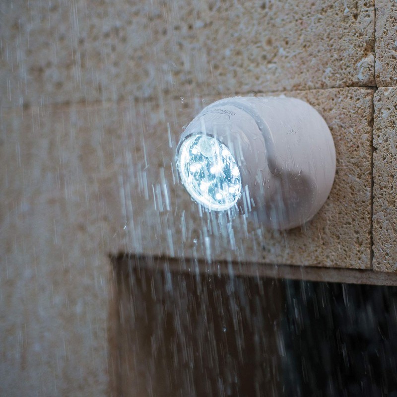 Motion Sensor Lamp - Range Approx. 5 Metres - Weatherproof
