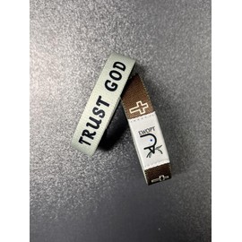 EWOPT Daily EWOPT Bible Verse Bracelet - Love Never Fails - Color: Trust God