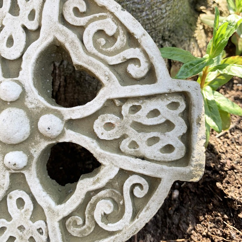 Darthome Ltd Ancient Stone Celtic Cross Tile Hanging Garden Ornament