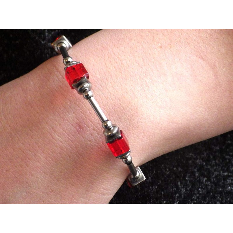 Damenarmband aus Edelstahl mit roten Glasperlen