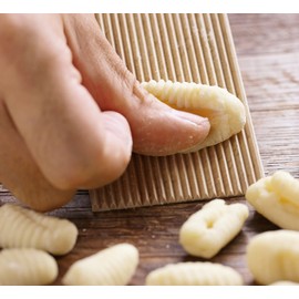 Küchenprofi Pastacasa Wooden Grooved Board for Making Homemade Gnocchi, 8.25" x 4", Natural