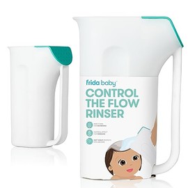 Frida Baby Control The Flow - Taza de enjuague de baño, enjuague sin desgarros, para lavar el cabello y el cuerpo con mango de fácil agarre y ducha de lluvia extraíble, fabricado en Estados Unidos