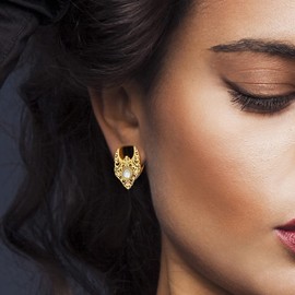 LADEMAYH 2Pcs 00 Gauges for Women, Elegant Gold 00g Plugs Gauges for Ears, with White Shell 00g Tunnels Earrings Surgical Steel Saddle Gauges Size 00 Gauge Earrings