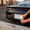 titular de la placa de matrícula, Modificación del automóvil Perno