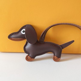 POYAMUSE Cute Leather Dachshund Keychain - PU Leather Bag Charm, Perfect Dachshund Gifts for Dog Lovers-brown