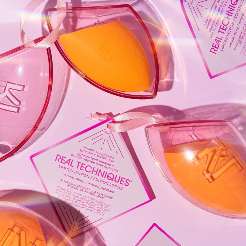 Real Techniques Miracle Complexion Sponge + Travel Case for Mixing