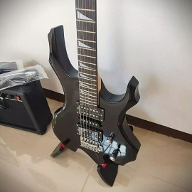 Glarry Full-Size Black Electric Guitar Starter Package with 20-watt Amp and Accessories