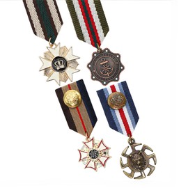 DKUWBJAS 4PCS Retro Vintage Metal Military Medal Brooch Pins Set, Badge Pins and Epaulettes for Men's Uniform Decor, Geometric Costume Accessories for Coat Jacket