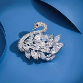 A Luxurious Swan Brooch, Made Of Copper And Inlaid With Artificial Zircon, Stylish And Simple, Perfect For Banquets And PartiesColor: Silver, Plating: 14K Gold Plated