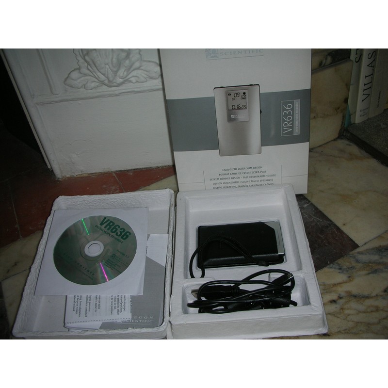 Oregon Scientific VR636 Credit Card Size Executive Voice Recorder with
