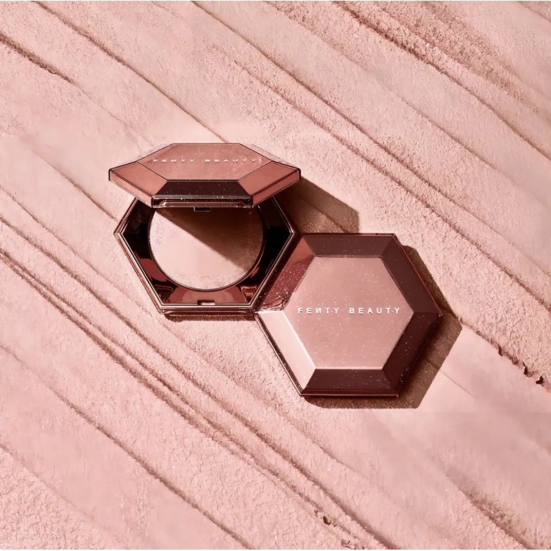 Fenty Beauty Kit Iluminador Diamond Bomb + Gloss Bomb Heat