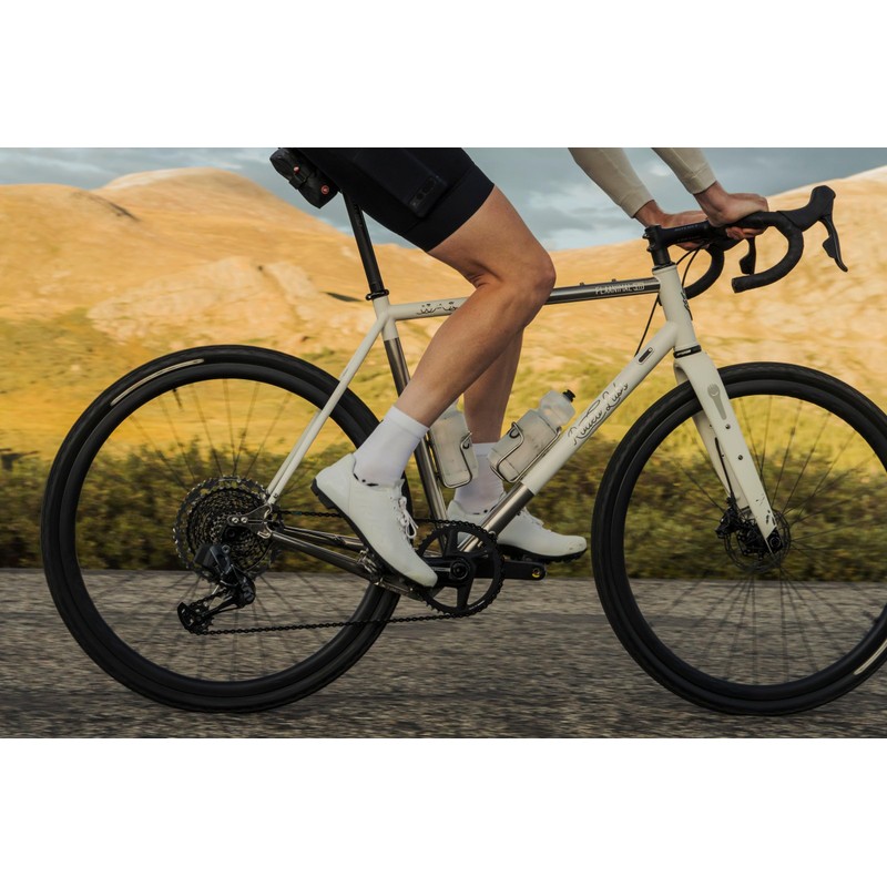 Swiftwick - ASPIRE FIVE Cycling Socks, Maximum Breathability, Crew (White,