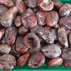 Natural Polished Banded Lace Agate Healing Crystal Specimen Irregular Palm Worry Stones Pebble Reiki Madagascar Collection Gifts Decor 1pc.（0.22-0.28 Pound