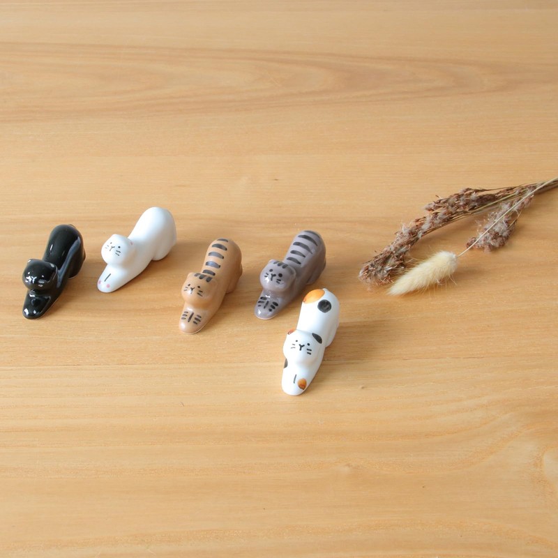 World Create 11961 Indigo Flower Cat Chopsticks Rest Gift Set