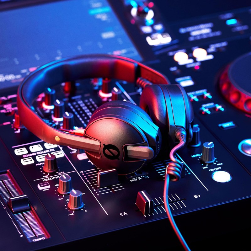 Rode NTH-50 Closed On-Ear Headphones with Keepdrum Wall Mount