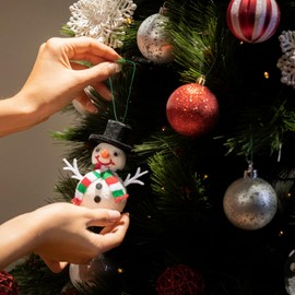 200pcs Christmas Ornaments String Hanger Green Precut Ribbon Hook for Christmas Tree Ornament Decorations with Snap Fastener