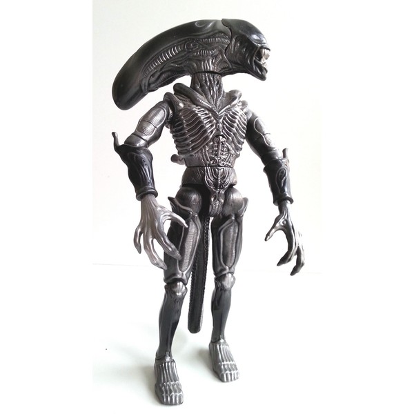 Hasbro Signature Series Alien Resurrection Warrior Drone Deluxe Figure