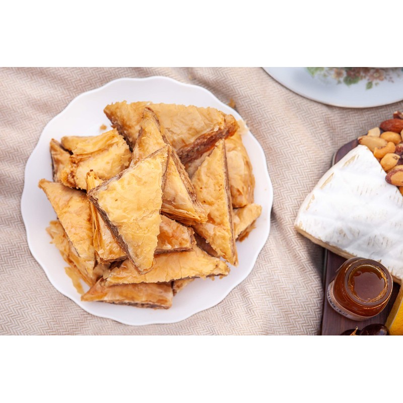 Bakluva 8-Piece Baklava Pastry Dessert Gift Box - (8) Large