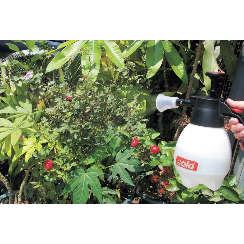 Solo 418 One-Hand Pressure Sprayer with Ergonomic Grip for Gardening,