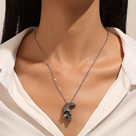 Inilbran Boho Skull Pendant Necklace Vintage Human Skeleton Necklace Black Skull Skeleton Necklace Half Skull Head Chain Necklace Jewelry for Women