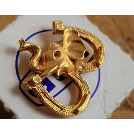 GULF OIL CO. Elephant Horseshoes Lapel Pin Vintage Democrat Political NOS 10K GF