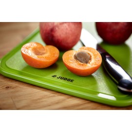 Judge TC397 Small Chopping Board for Kitchen, Non-Slip BPA-Free Plastic Cutting Mat & Cutting Board for Kitchen with Hanging Loop & Juice Groove, Dishwasher Safe, 19cm x 14cm - 2 Year Guarantee