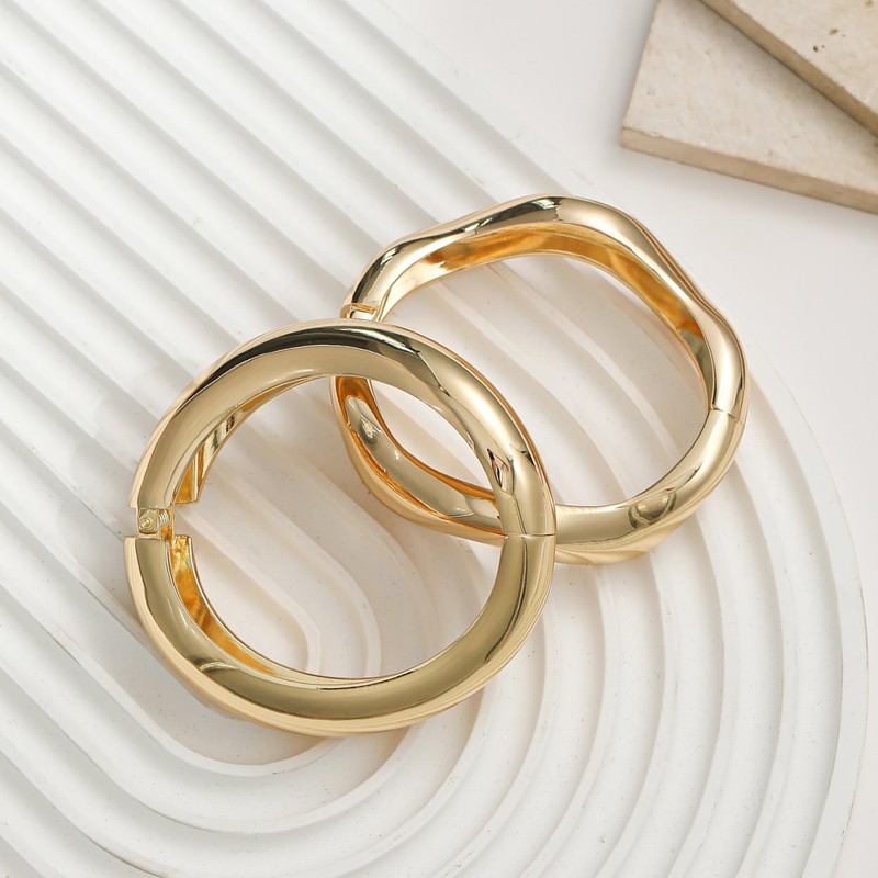 Wrlcorly 2Pcs Gold Bangle Bracelets for Women 14K Gold Plated