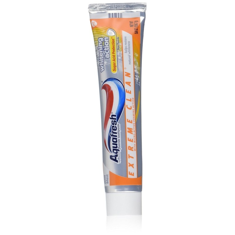 Aquafresh Extreme Clean Whitening Action Fluoride Toothpaste for Cavity Protection,