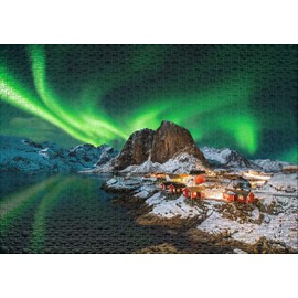 Ulmer Puzzleschmiede - Norway "Aurora Borealis - Northern Lights" jigsaw puzzle - classic 1000 piece puzzle - puzzle motif of the polar lights above the fishing village of Hamnoy, Lofoten, Norway.