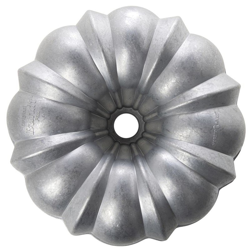 Nordic Ware Commercial Original Bundt Pan with Premium Non-Stick Coating,