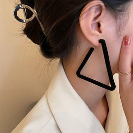 Xmsrn Vintage Large Black Triangle Earrings Hollow Triangle Stud Earrings Open Triangle Drop Earrings Black Geometric Earrings for Women, Zinc, No Gemstone