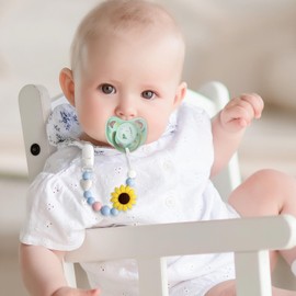 LSTRAGY Silicone Pacifier Clip, 2 Pack Pacifier Holder for Boys and Girls, Adorable Sunflower Pacifier Clips Fits for Most Pacifier, Baby Teethers, Baby Shower and Baby Gift(White&Yellow)