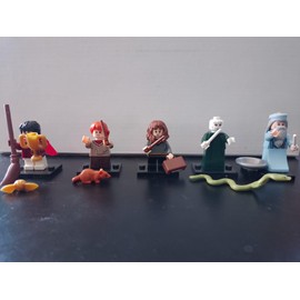 H.P. - Building Block Set, Holding Magic Wand, Quidditch, Nimbus 2000, Nagini, Scabbers, Harry, Ermione, Ron, He-Who-Must-Not-be-Named Voldemort, Dumbledore.
