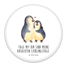 Mr. & Mrs. Panda 50mm Button Pinguin umarmen - Geschenk, Jahrestag, glücklich, Hochzeit, Anstecknadel, Liebesbeweis, Liebe, Seevogel