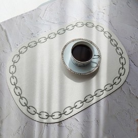 Artepele Artificial leather oval chain embroidery table mat 2 sheets, white (gray stitch) white (gray stitch)_beige beige / 아르떼펠레 인조가죽 오발 체인자수 테이블 매트 2장, 화이트(그레이스티치)화이트(그레이스티치)_베이지베이지