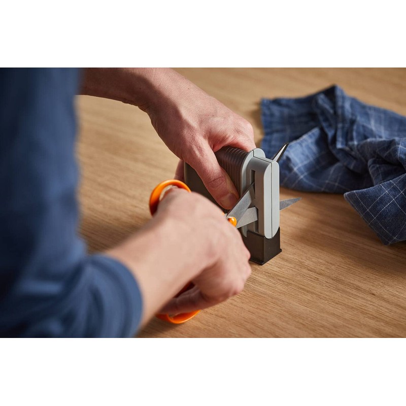 Fiskars Scherenschärfer, Für Rechtshänderscheren, Keramik-Schleifköpfe/Kunststoff-Gehäuse, Schwarz/Grau, 1005137