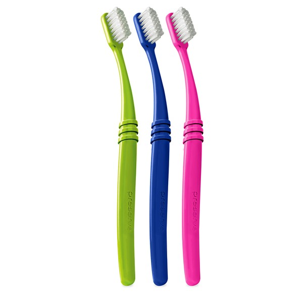 Preserve Cepillos de dientes reciclados (fabricados en los Estados Unidos) en embalaje de papel ligero, cerdas suaves, 3 unidades, colores surtidos