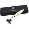 Razor with 3 edges and thorough and durable razor blade