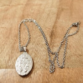 JczR.Y Virgin Mary Necklace Miracle Medal Necklace Stainless Steel Coin Virgin Mary Pendant for Women Religion Jewelry, Stainless Steel, No Gemstone