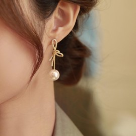 Pearl Bow Earrings White Pearl Danngle Statement Earrings for Women Gold Rhinestone Wedding Prom Bridal Jewelry Sparkly formal jewelry for Women Trendy