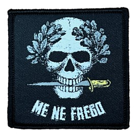 Gemelolandia | Skull Patch Me ne Frego 6cm- hook and loop Inspired by Italian Attitude - Unique Design for Clothing and Accessories - For History and Fashion Fans