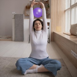 sinzau Pack of 2 Pilates Ball, Gymnastics Ball, Small, 25 cm Soft Yoga Ball, with Inflation Tube, Fitness Ball, Yoga Ball, Ergonomic Balance Equipment for Yoga, Gymnastics, Exercise Fitness, Purple