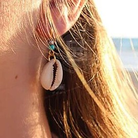 TseenYi Bohemian Cowrie Shell Drop Earrings Gold Shell Hook Earrings Vintage Turquoise Shell Dangle Earrings Seashell Drop Earrings Summer Beach ewelry for Women and Girls