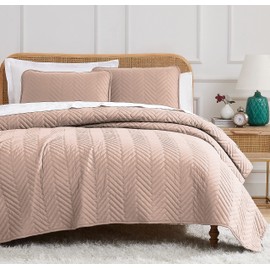 Southshore Fine Living, Inc. Oversized Queen Quilt Set, Soft Coverlet Bedspread with Two Matching Shams (98 in Wide x 98 in Long), Brushed Microfiber Quilt for Queen Bed, Chevron Rose Dust